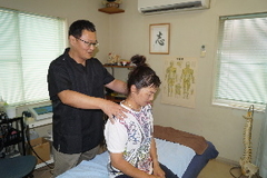 骨盤周辺をゆるめる施術