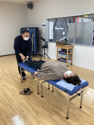 志摩市阿児町鵜方のフィットネスジム、ライトボディネオで
「痛みの無料相談室」を行いました。